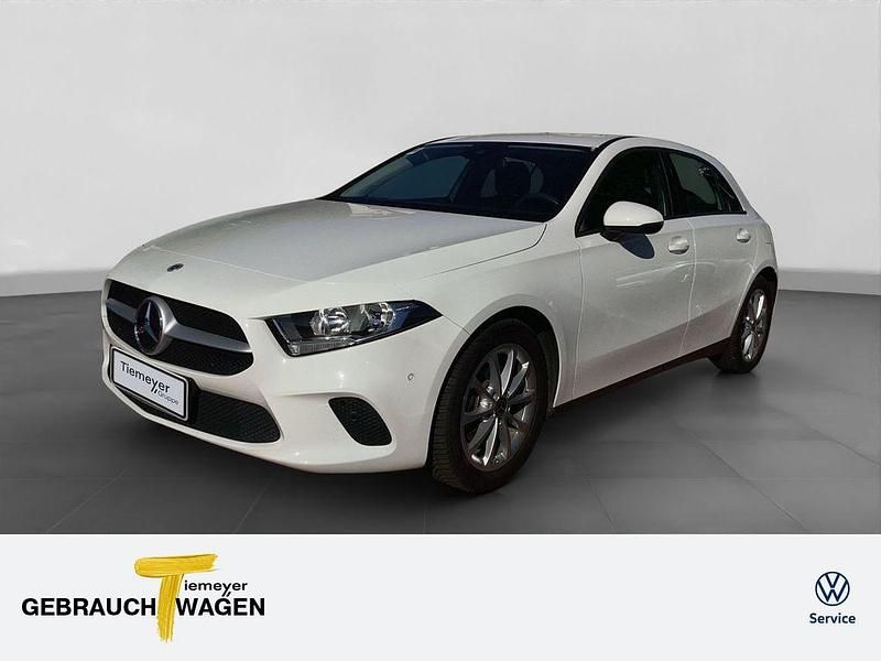 Weiß Gebraucht 2022 Mercedes A200 Limousine | 22.460 € (Guter Preis) - Bild 1/4