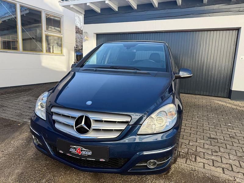 Blau Gebraucht 2009 Mercedes B180 Van / Kleinbus | 5.499 € (Fairer Preis) - Bild 1/4