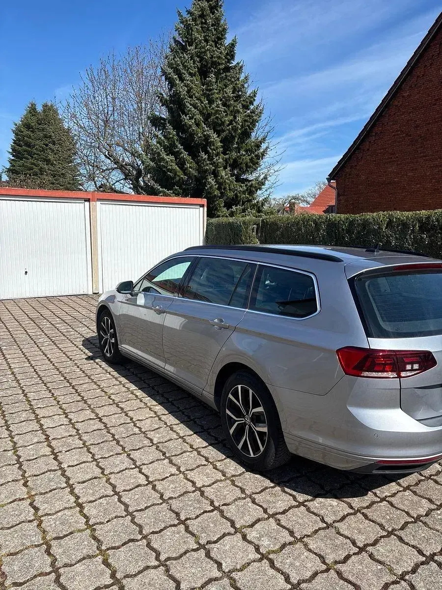 Gebraucht VW Passat Business 200 PS (147 kW) 2022 Silber Kombi