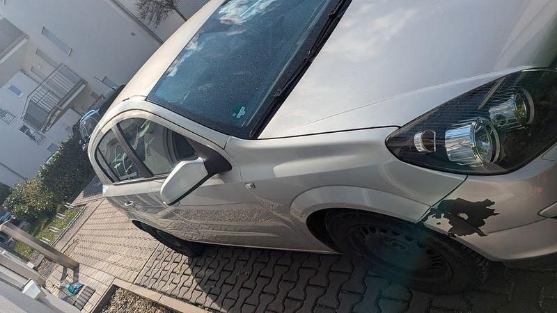Gebraucht Opel Astra 105 PS (77 kW) 2005 Silber Limousine