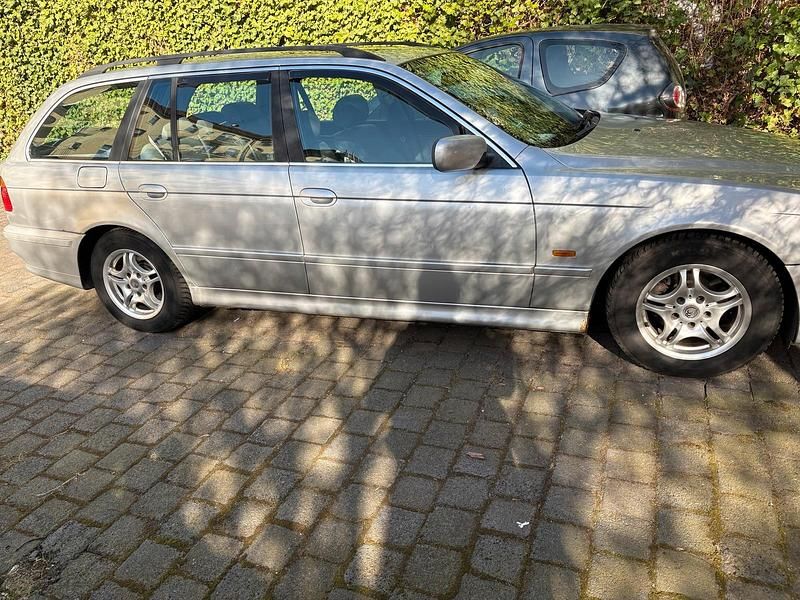 Gebraucht BMW 520 170 PS (125 kW) 2000 Silber Kombi