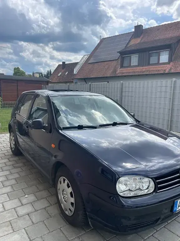 Używany VW Golf III Basis 75 KM (55 kW) 1998 Niebieski Sedan/Limuzyna
