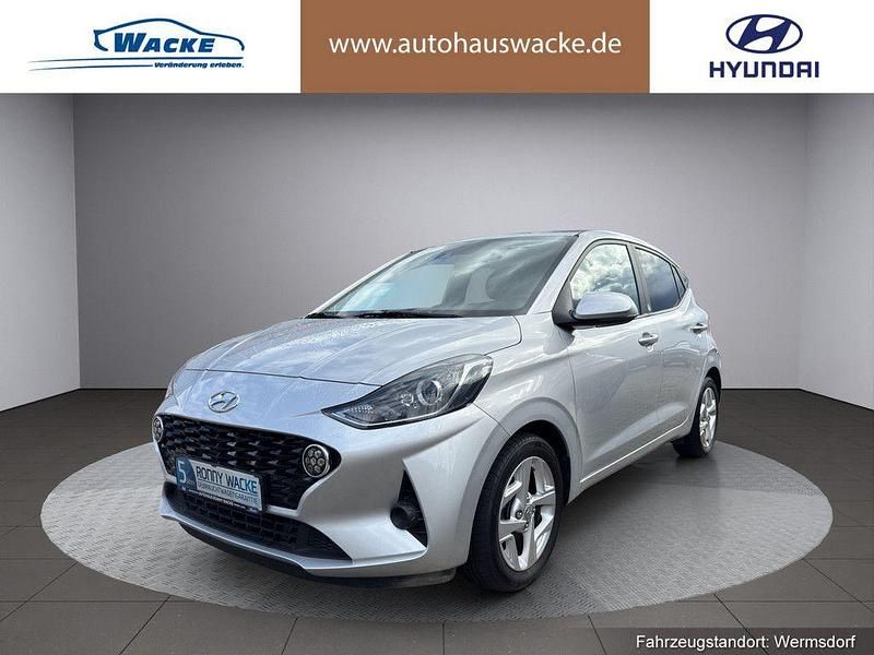 Farbe: silber Gebraucht 2021 Hyundai i10 Edition 30 Kleinwagen | 11.870 € (Fairer Preis) - Bild 1/4