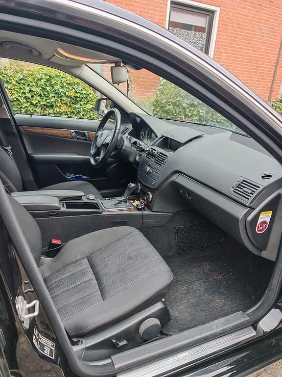 Second-hand Mercedes C200 Classic 184 CP (135 kW) 2007 Negru Berlinǎ