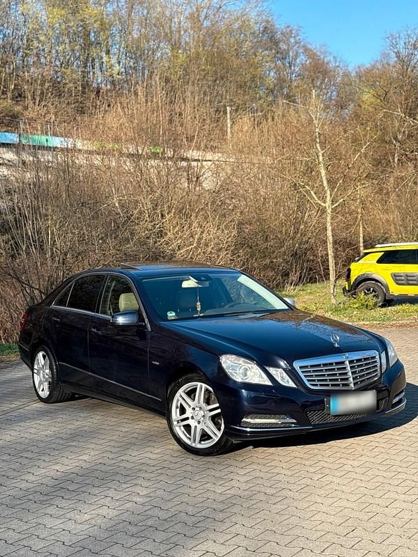 Gebraucht Mercedes E350 Elegance 231 PS (169 kW) 2010 Blau Limousine