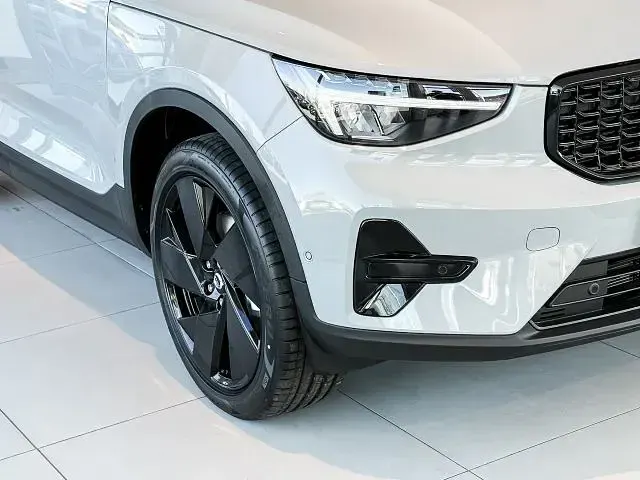 Neu Volvo XC40 Plus 163 PS (119 kW) 2026 SUV