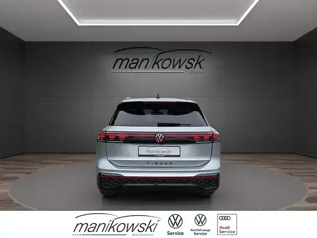 Gebraucht VW Tiguan R-line 150 PS (110 kW) 2025 Silber SUV