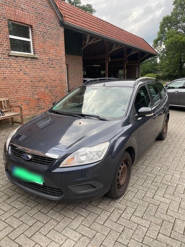 Grau Gebraucht 2011 Ford Focus Kombi | 1.499 € (Guter Preis) - Bild 1/4