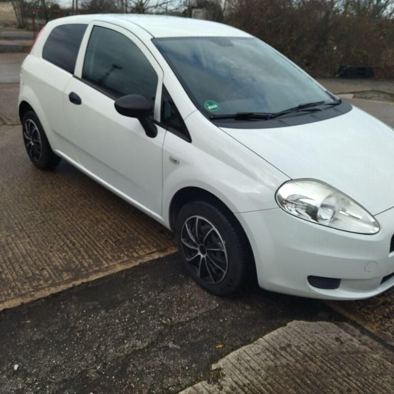 Gebraucht Fiat Punto Pop 69 PS (50 kW) 2011 Weiß Kleinwagen