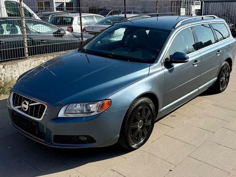 Gebraucht Volvo V70 Momentum 215 PS (158 kW) 2012 Blau Kombi