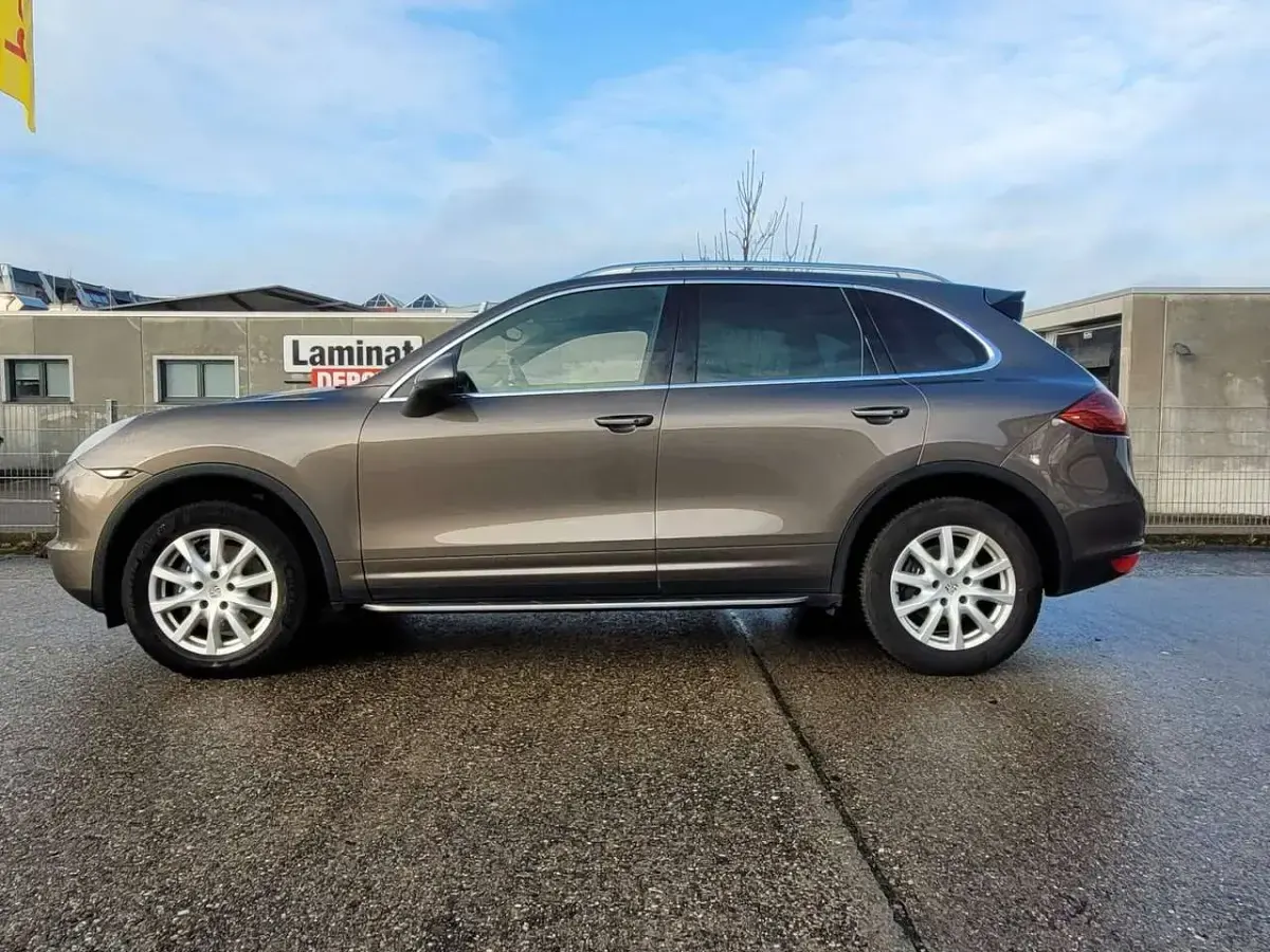 Gebraucht Porsche Cayenne 245 PS (180 kW) 2012 Beige SUV