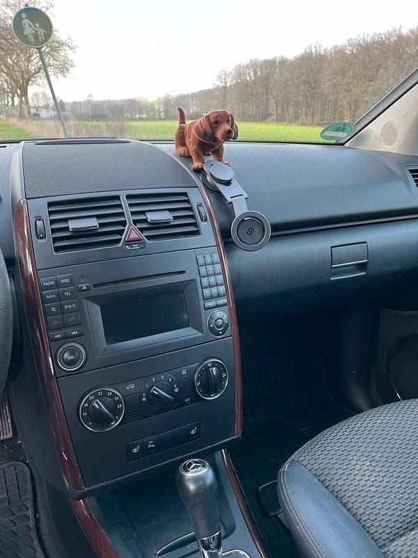 Gebraucht Mercedes A180 Elegance 109 PS (80 kW) 2011 Schwarz Kleinwagen