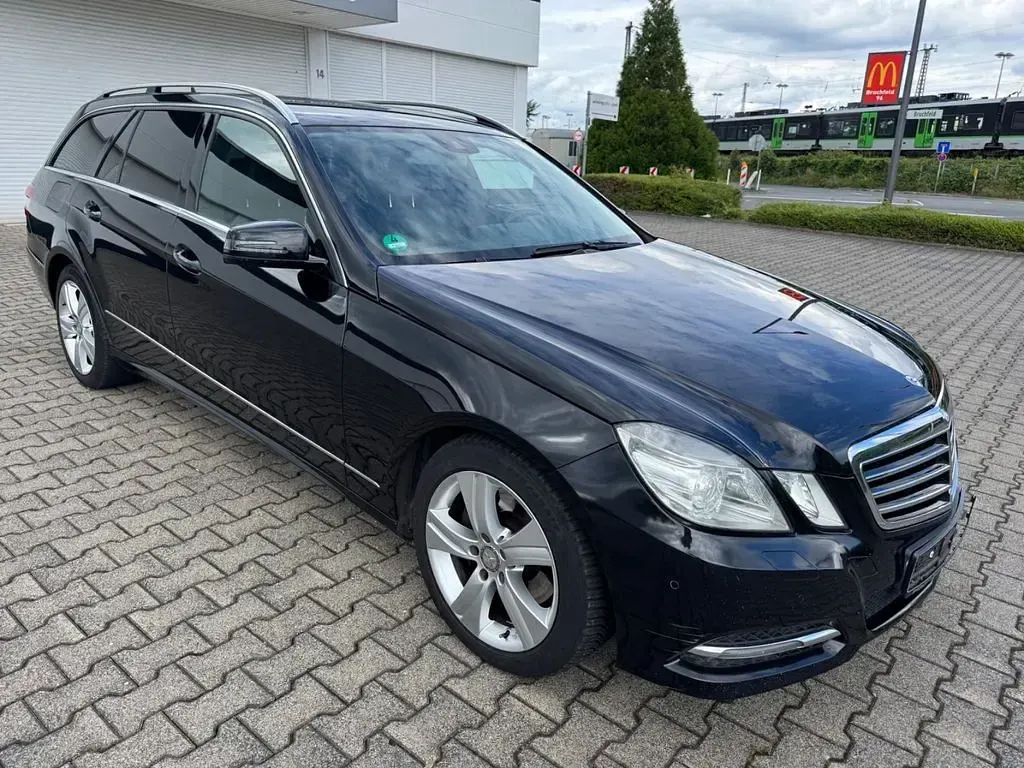 Gebraucht Mercedes E250 204 PS (150 kW) 2012 Schwarz Kombi