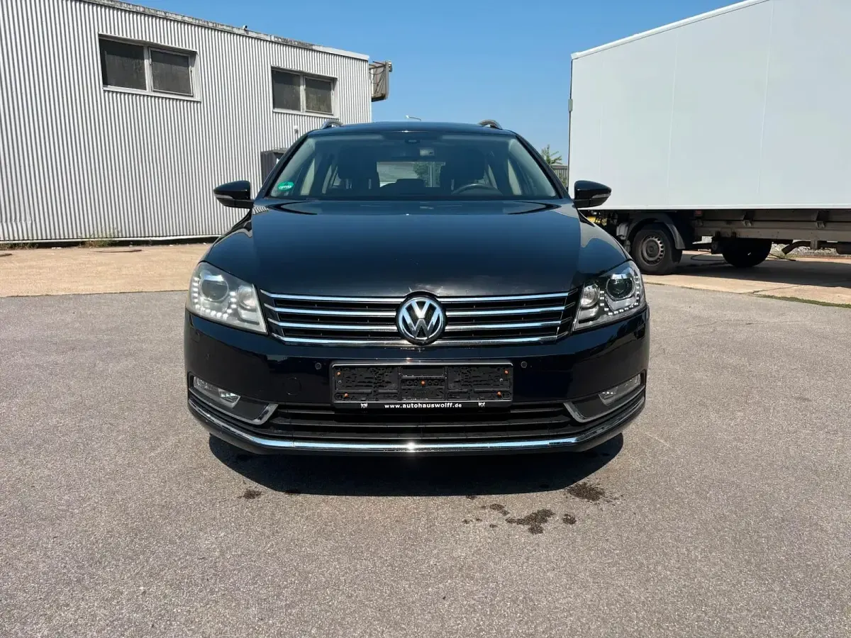 Gebraucht VW Passat Comfortline 160 PS (117 kW) 2011 Deep black perleffekt Kombi