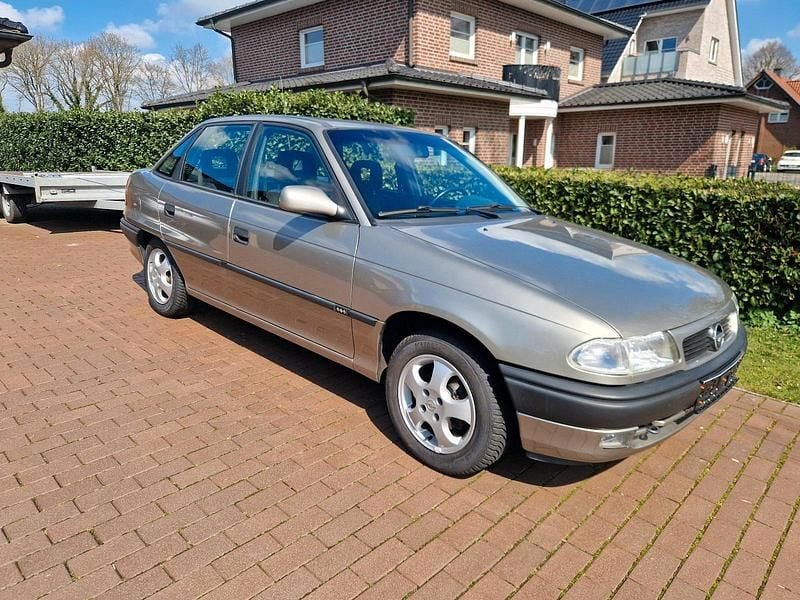 Second-hand Opel Astra 75 CP (55 kW) 1995 Gri Break