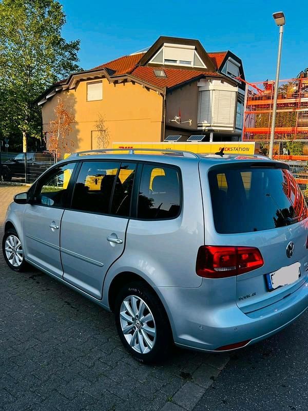 Gebraucht VW Touran 150 PS (110 kW) 2011 Silber Van / Kleinbus