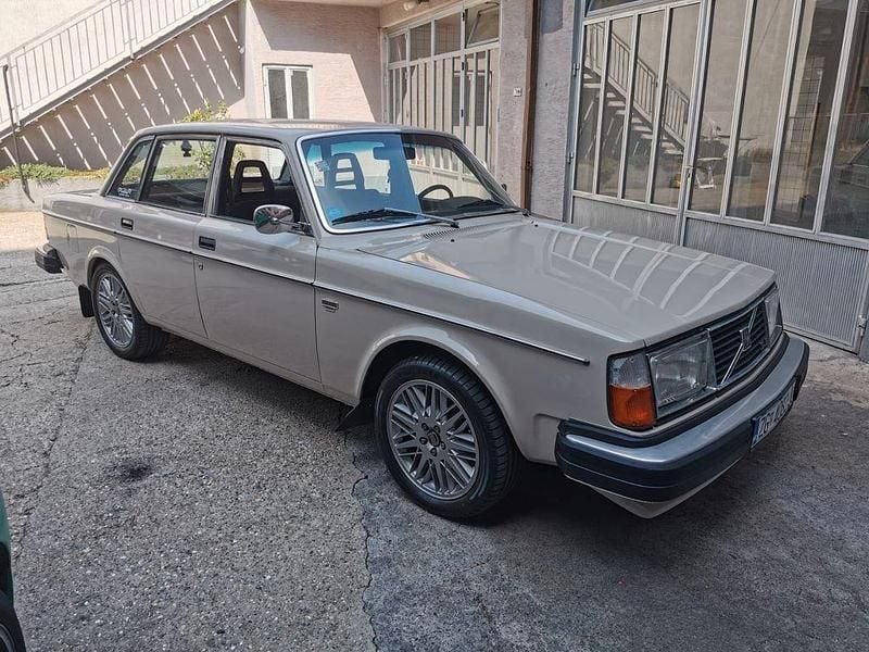 Beige Gebraucht 1980 Volvo 244 Limousine | 9.900 € - Bild 1/4