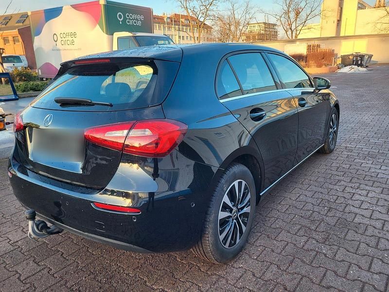 Gebraucht Mercedes A200 150 PS (110 kW) 2021 Schwarz Limousine
