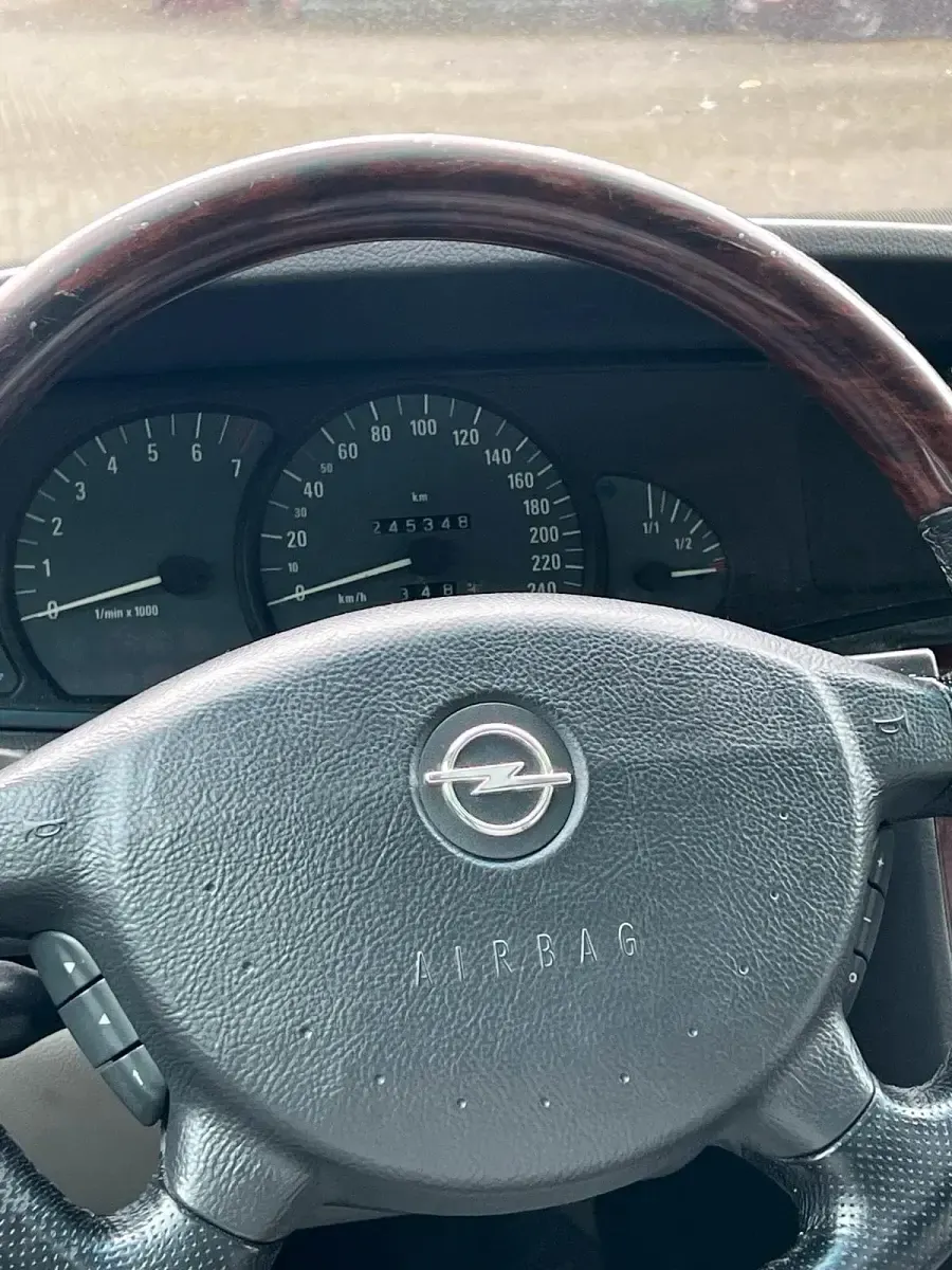 Używany Opel Omega 218 KM (160 kW) 1999 Srebrny Sedan/Limuzyna