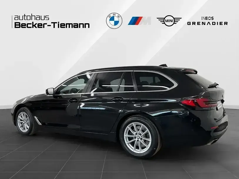 Gebraucht BMW 530 Sport Line 286 PS (210 kW) 2023 Saphirschwarz Kombi