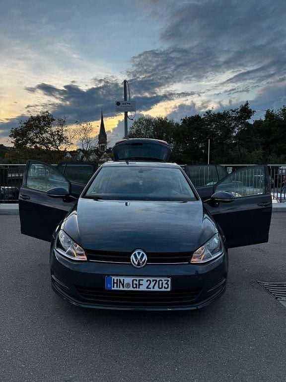 Grau Gebraucht 2015 VW Golf VII Edition Limousine | 10.000 € (Fairer Preis) - Bild 1/4