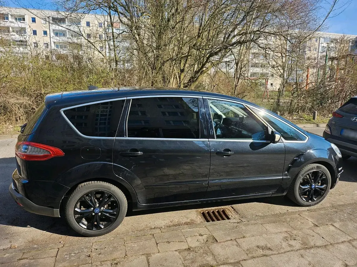 Gebraucht Ford S-MAX Titanium 140 PS (102 kW) 2015 Schwarz Van / Kleinbus
