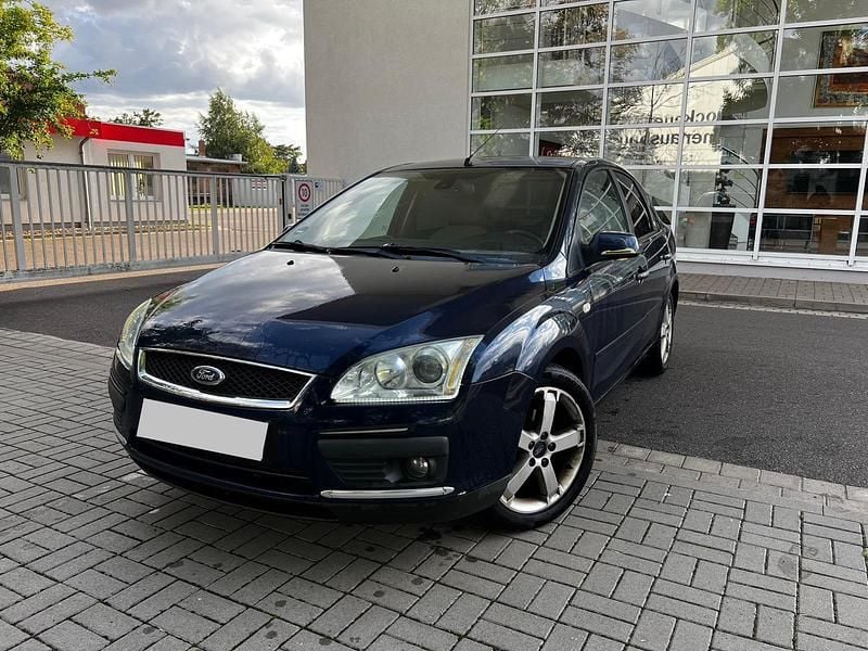 Blau Gebraucht 2006 Ford Focus Limousine | 999 € (Superpreis) - Bild 1/4
