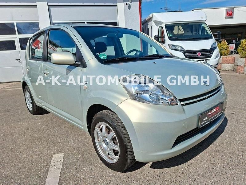Gebraucht Daihatsu Sirion 87 PS (63 kW) 2007 Silber Kleinwagen