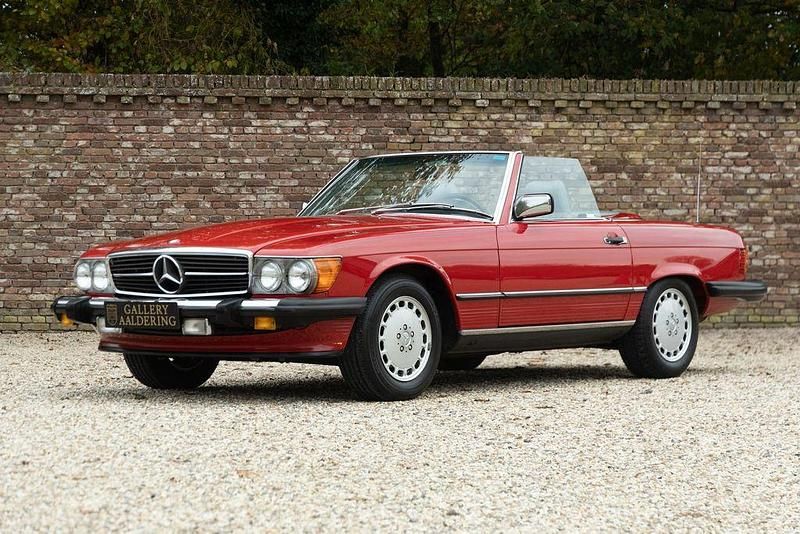 Rot Gebraucht 1986 Mercedes 560 Cabrio | 43.500 € - Bild 1/4
