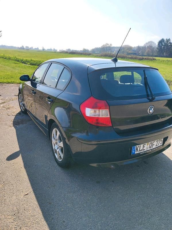 Gebraucht BMW 118 122 PS (89 kW) 2006 Schwarz Kleinwagen