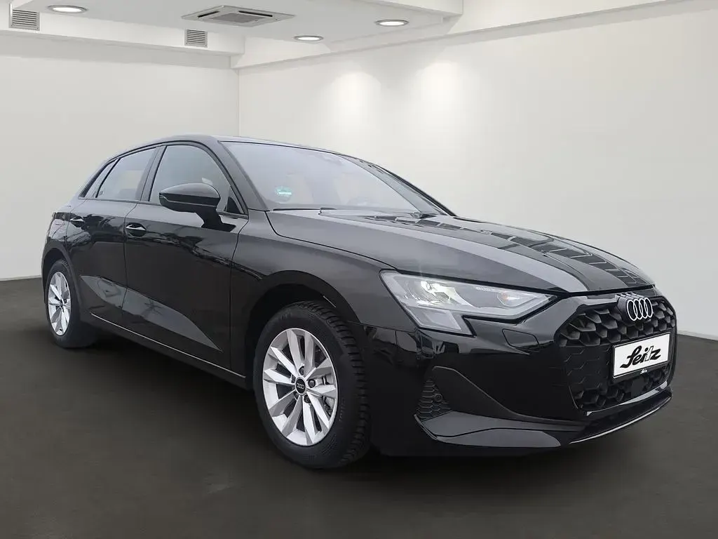 Gebraucht Audi A3 Ambiente 116 PS (85 kW) 2025 Brillantschwarz Limousine