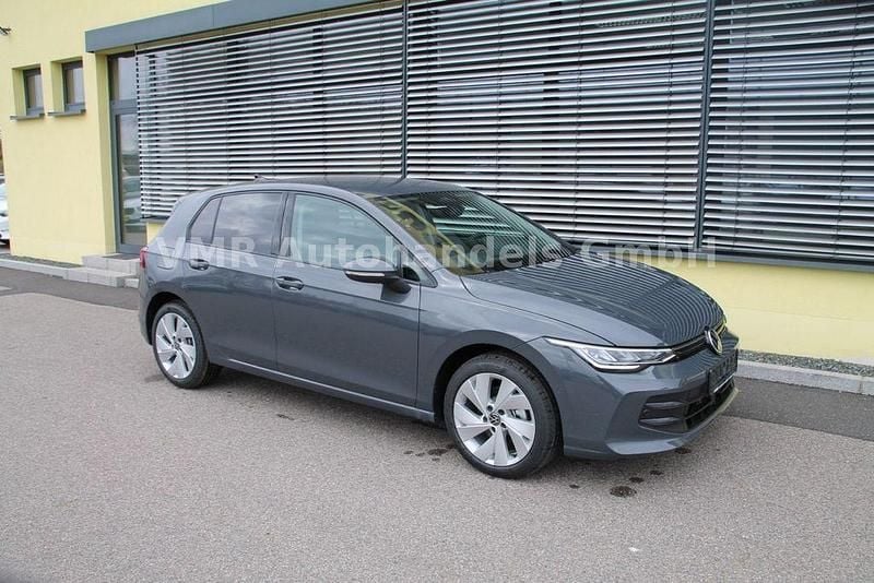 Neu VW Golf VIII 150 PS (110 kW) 2026 Grau Limousine