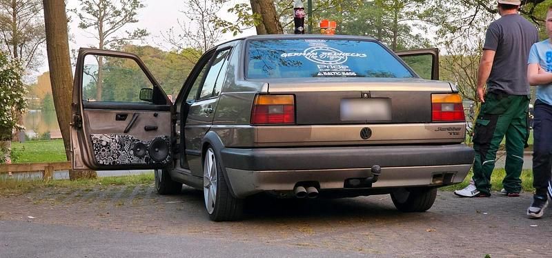 Gebraucht VW Jetta 130 PS (95 kW) 1991 Gold Limousine