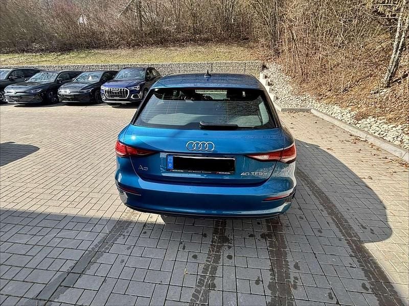 Używany Audi A3 e-tron Basis 150 KM (110 kW) 2022 Niebieski Hatchback