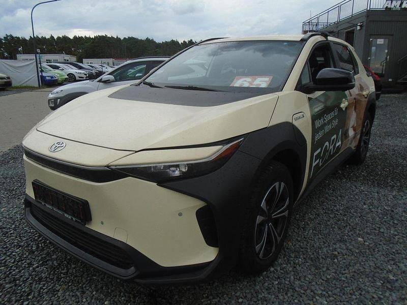 Silber Gebraucht 2023 Toyota bZ4X SUV | 16.950 € - Bild 1/4