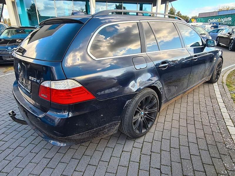 Gebraucht BMW 530 Advantage 235 PS (172 kW) 2009 Blau Kombi