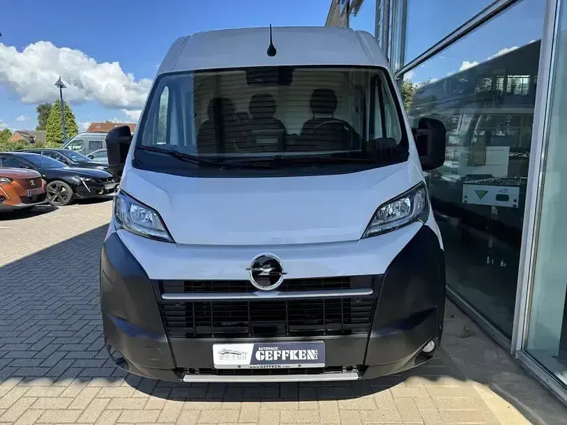Gebraucht Opel Movano 140 PS (102 kW) 2024 Kaolin weiß Van