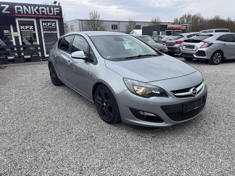 Gebraucht Opel Astra 120 PS (88 kW) 2014 Silbersee/perl silber (m2) Kleinwagen