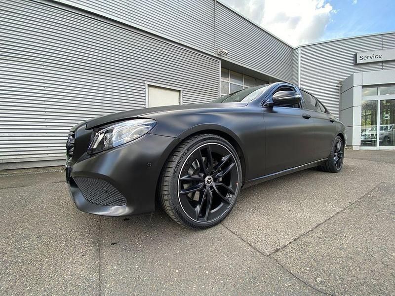 Schwarz Gebraucht 2019 Mercedes E300 Limousine | 27.800 € (Guter Preis) - Bild 1/4