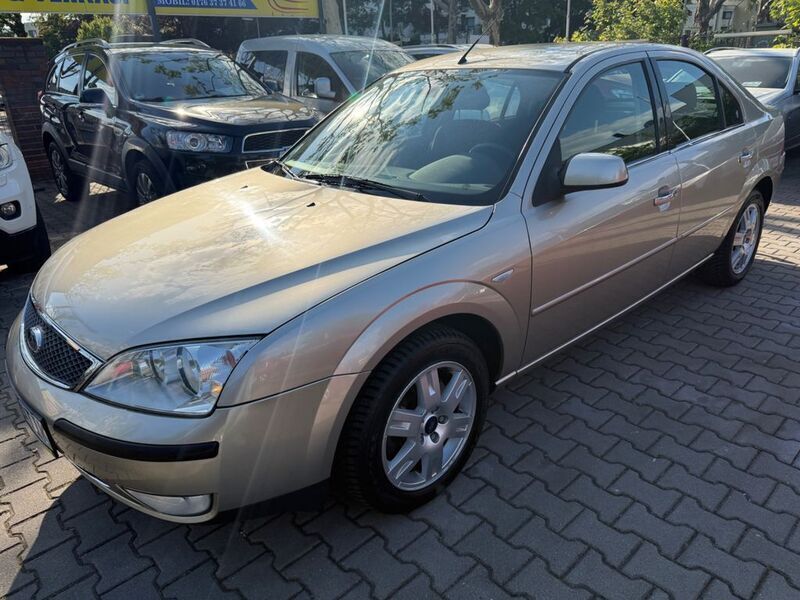 Platinum metallic Gebraucht 2004 Ford Mondeo Ghia Limousine | 4.890 € (Teuer) - Bild 1/4