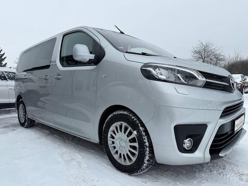 Silber Gebraucht 2018 Toyota Proace Verso Kombi | 16.999 € (Fairer Preis) - Bild 1/4