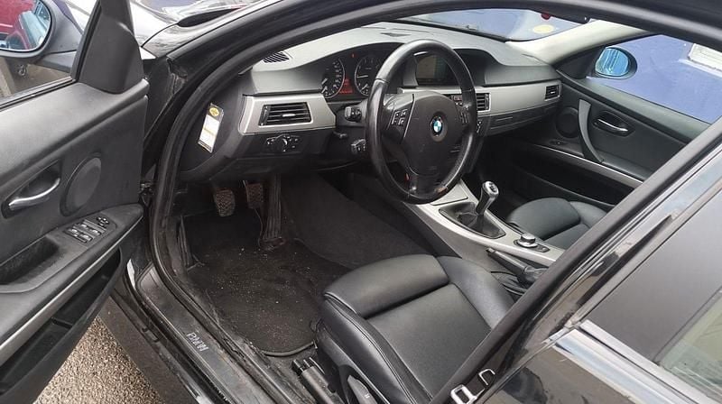 Gebraucht BMW 318 Sport Line 129 PS (94 kW) 2008 Schwarz Kombi