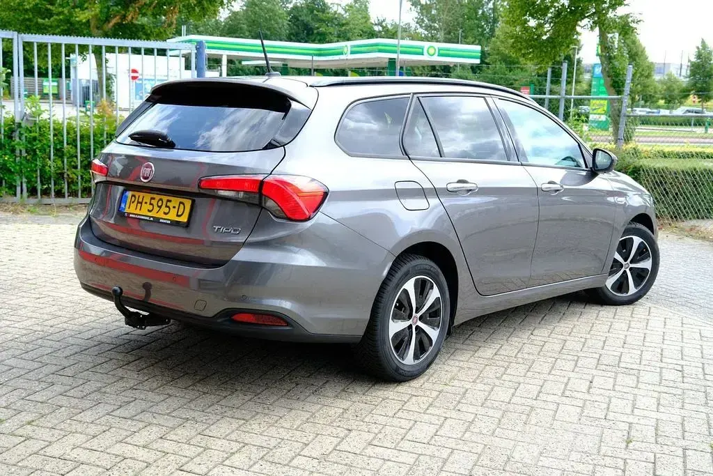 Gebraucht Fiat Tipo Business 120 PS (88 kW) 2017 Grau Kombi