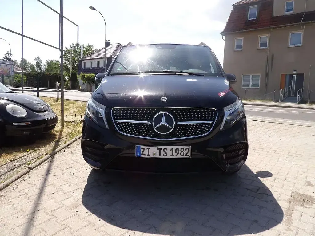 Gebraucht Mercedes V220 Edition 237 PS (174 kW) 2022 Obsidianschwarz metallic Van / Kleinbus