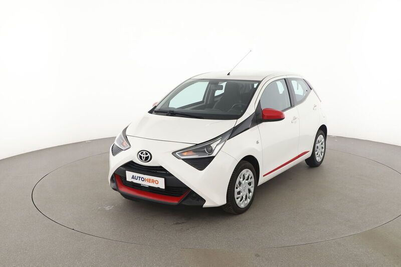 Weiß Gebraucht 2019 Toyota Aygo X-play Kleinwagen | 8.320 € (Fairer Preis) - Bild 1/4