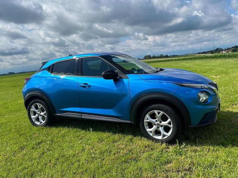 Blau Gebraucht 2021 Nissan Juke N-Connecta SUV | 17.900 € (Fairer Preis) - Bild 1/4