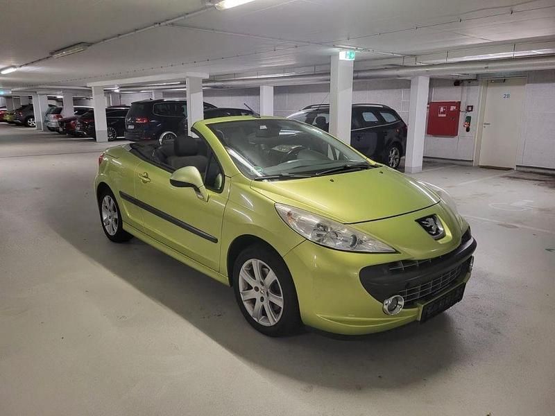 Grün Gebraucht 2007 Peugeot 207 CC Sport Cabrio | 2.400 € (Etwas zu teuer) - Bild 1/4