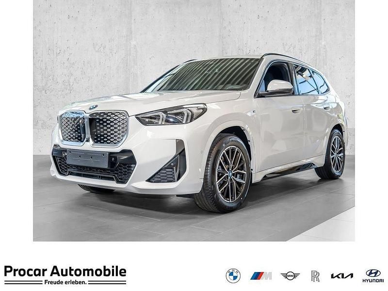Weiß Neu 2025 BMW iX1 M Sport SUV | 56.450 € (Fairer Preis) - Bild 1/4
