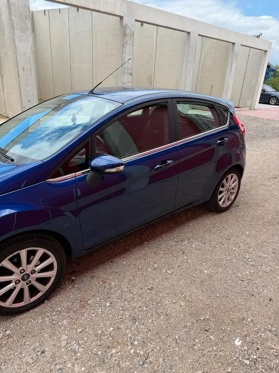 Gebraucht Ford Fiesta Titanium 80 PS (58 kW) 2016 Blau Kleinwagen
