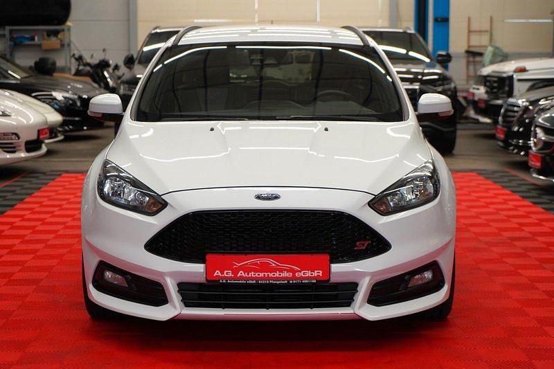Gebraucht Ford Focus ST 250 PS (183 kW) 2016 Weiß Kombi